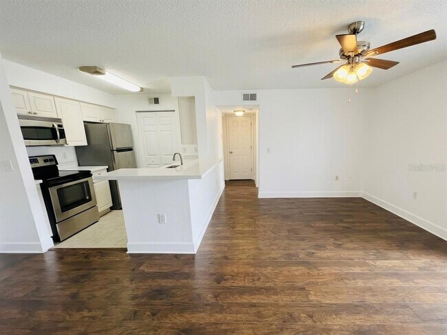 Building Photo - 1218 Bermuda Lakes Ln