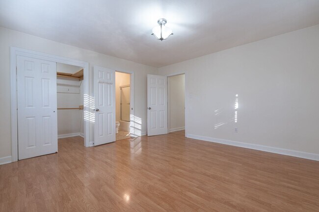 Building Photo - MOVE IN READY 4-bedroom Ranch home nestled in the Heart of Norfolk!