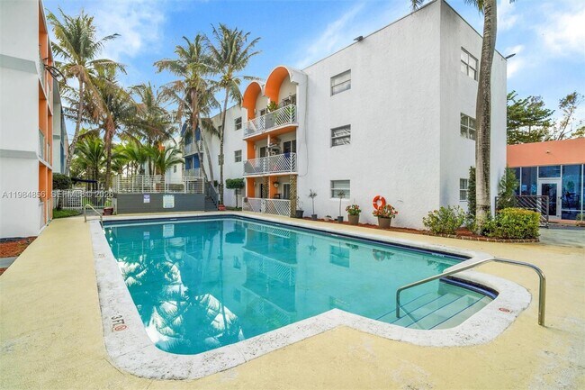 Building Photo - 4325 NW S Tamiami Canal Dr