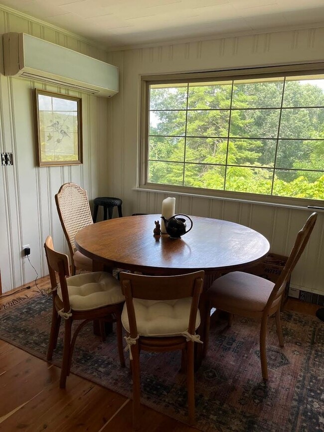 Building Photo - 2/2 Mtn Top Getaway - Huge Screened Porch w/ Stone Fireplace