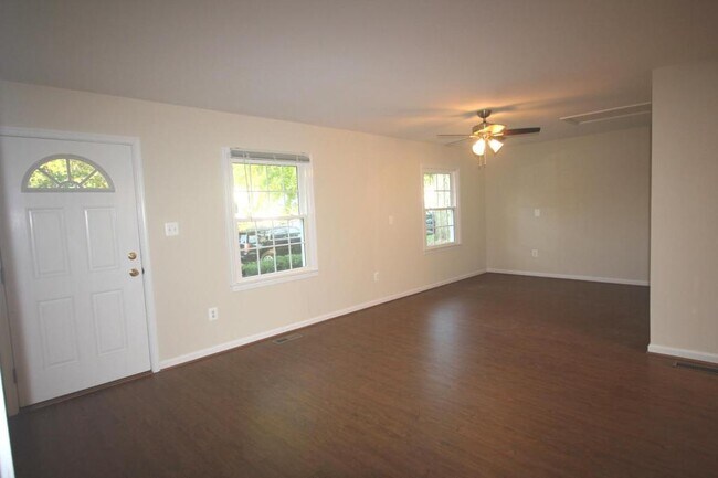 Building Photo - 605 W Maple Ave