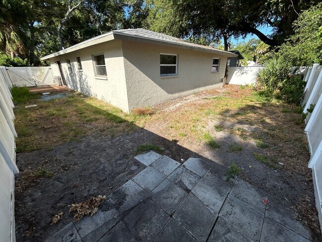 Building Photo - 1373 42nd St