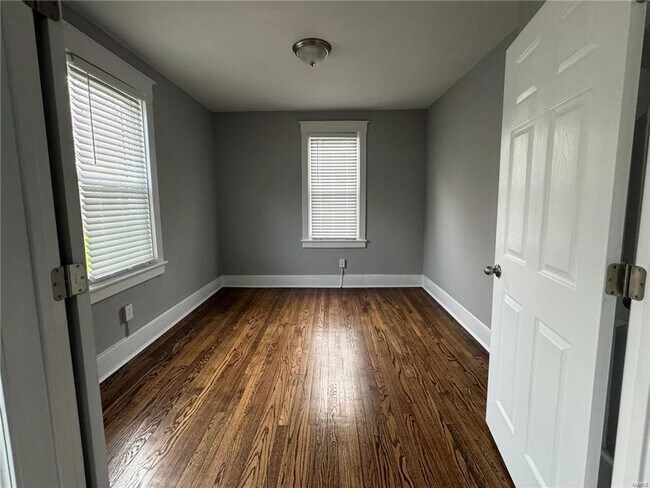 Building Photo - 729 Luckystone Ave