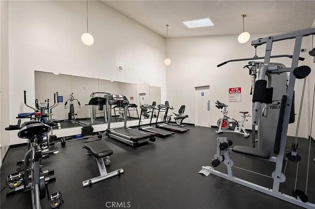 Building Photo - 278 N Wilshire Ave