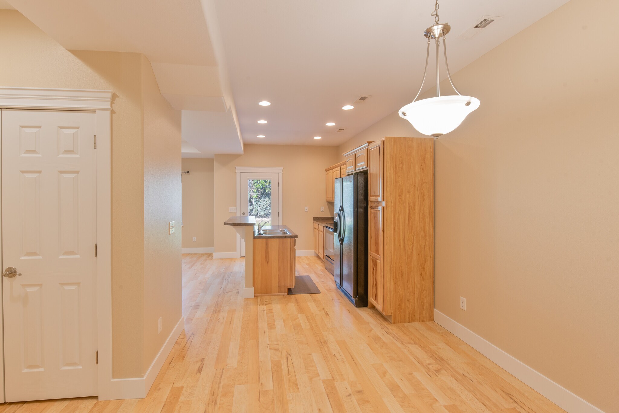 Building Photo - 1035 Road Runner St.