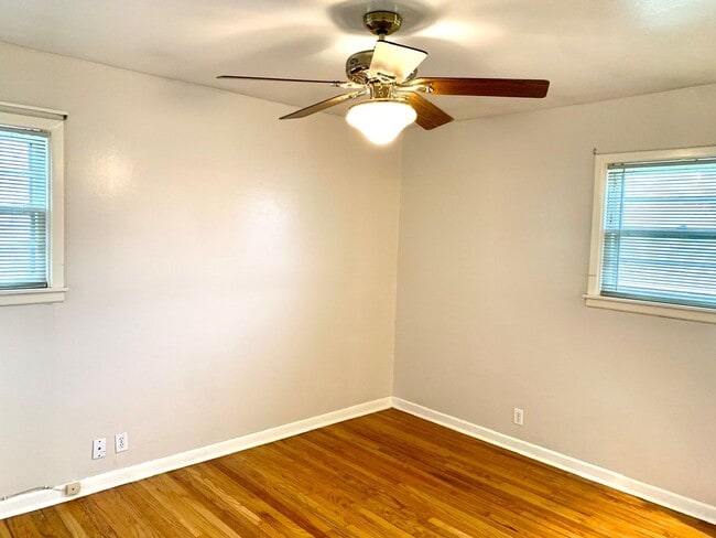 Building Photo - 3 bedroom 2 bath 1 car garage