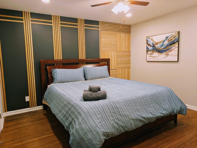 Building Photo - 469 Holt Rd NE