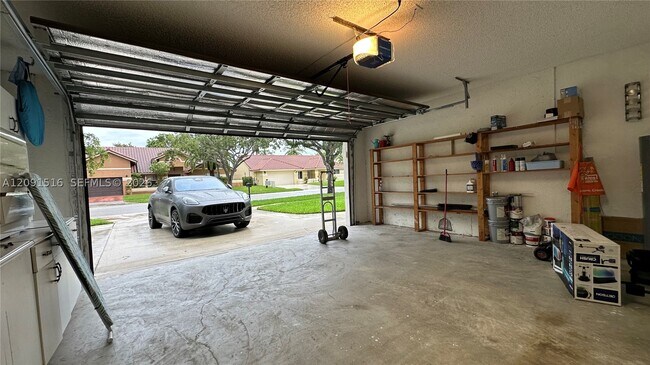 Building Photo - 1035 NW 164th Ave