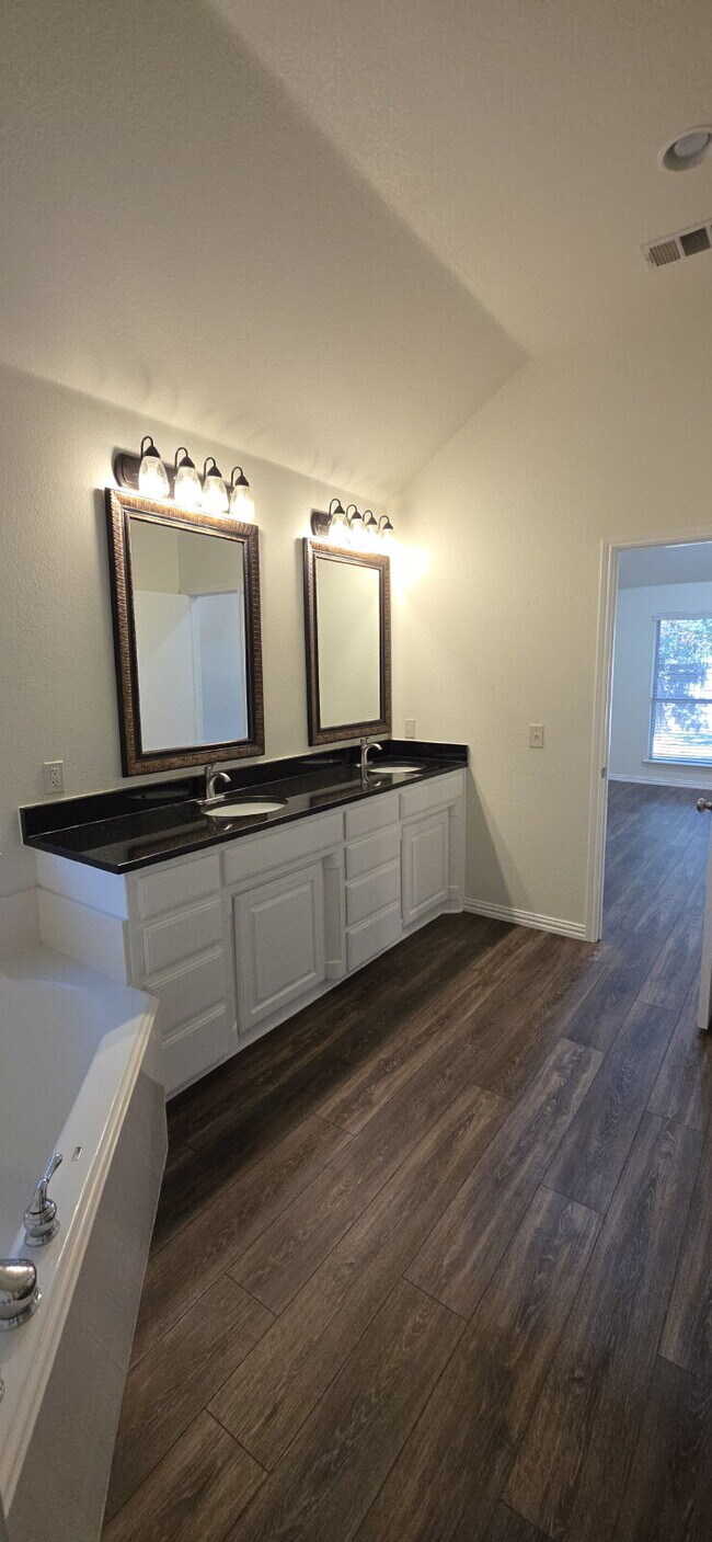 Building Photo - Beautifully Remodeled Home in Mansfield ISD – Corner Lot with Modern Upgrades!