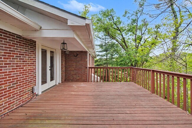 Building Photo - 415 Mountain View Rd