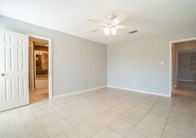 Building Photo - 140 Lakewood Dr