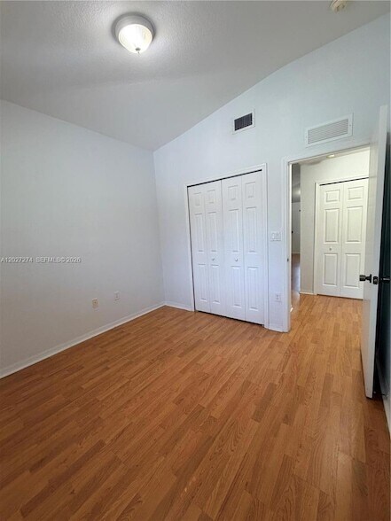 Building Photo - 995 NE 34th Ave