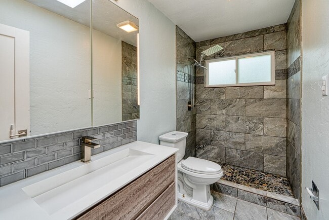 Building Photo - COMING SOON! Beautifully Renovated 3 bedroom 2 bathroom Townhouse