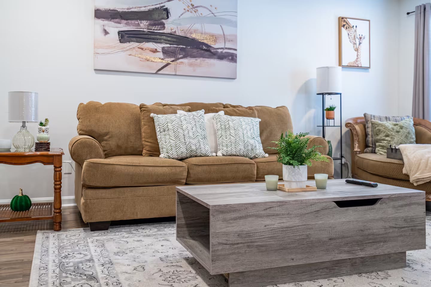 Building Photo - Room in Duplex on Washington St