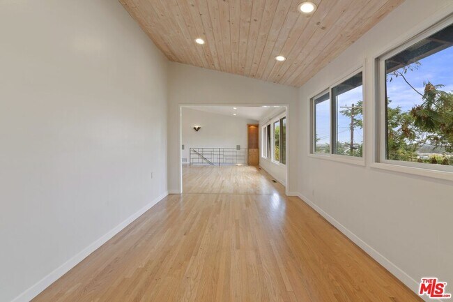 Building Photo - 13463 Rand Dr