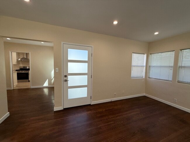 Building Photo - 431 N Catalina St