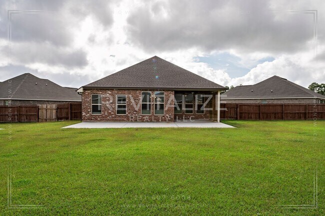 Building Photo - Stunning Luxury Home in Silverhill with Huge Diamond Shaped Backyard!