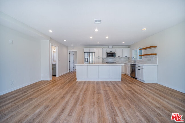 Building Photo - 1125 Manhattan Ave