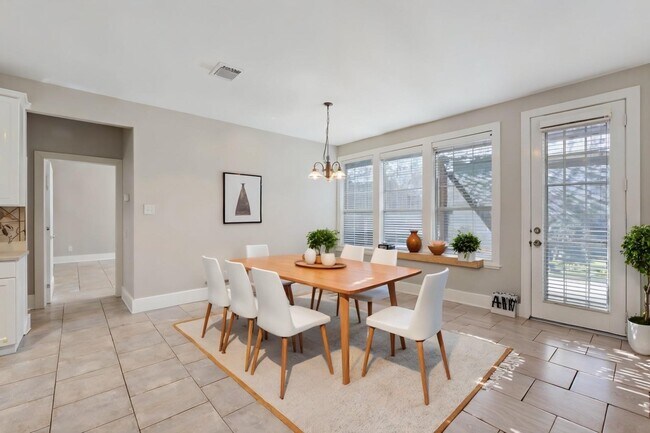 Building Photo - 16727 Sonoma Del Norte Dr