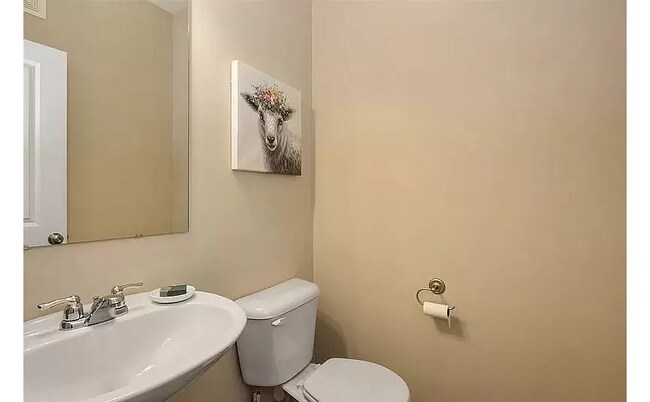 Building Photo - 456 Churchill Dr