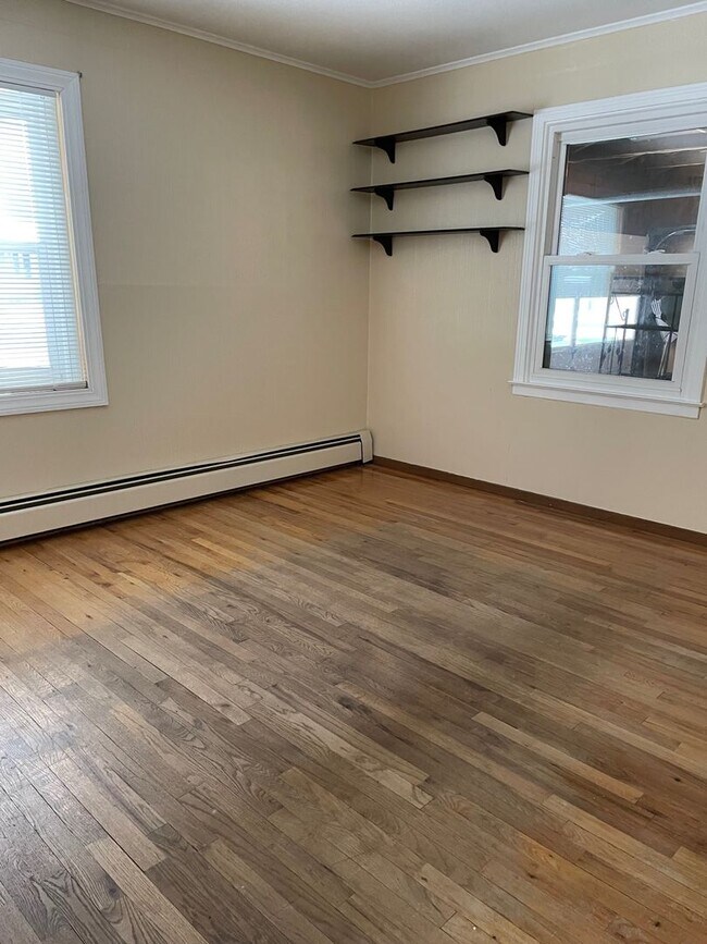 Building Photo - 3 Bed, 1 Bath- Ranch, Liverpool-Galeville