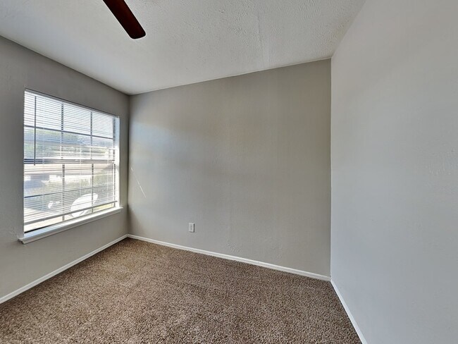 Building Photo - 9320 Dumfries Dr