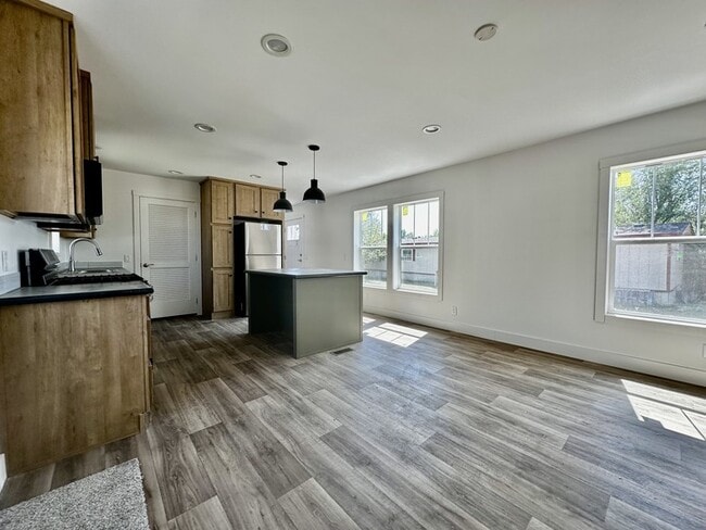 Primary Photo - 29 Hartland St N