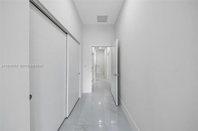 Building Photo - 3142 Carter St