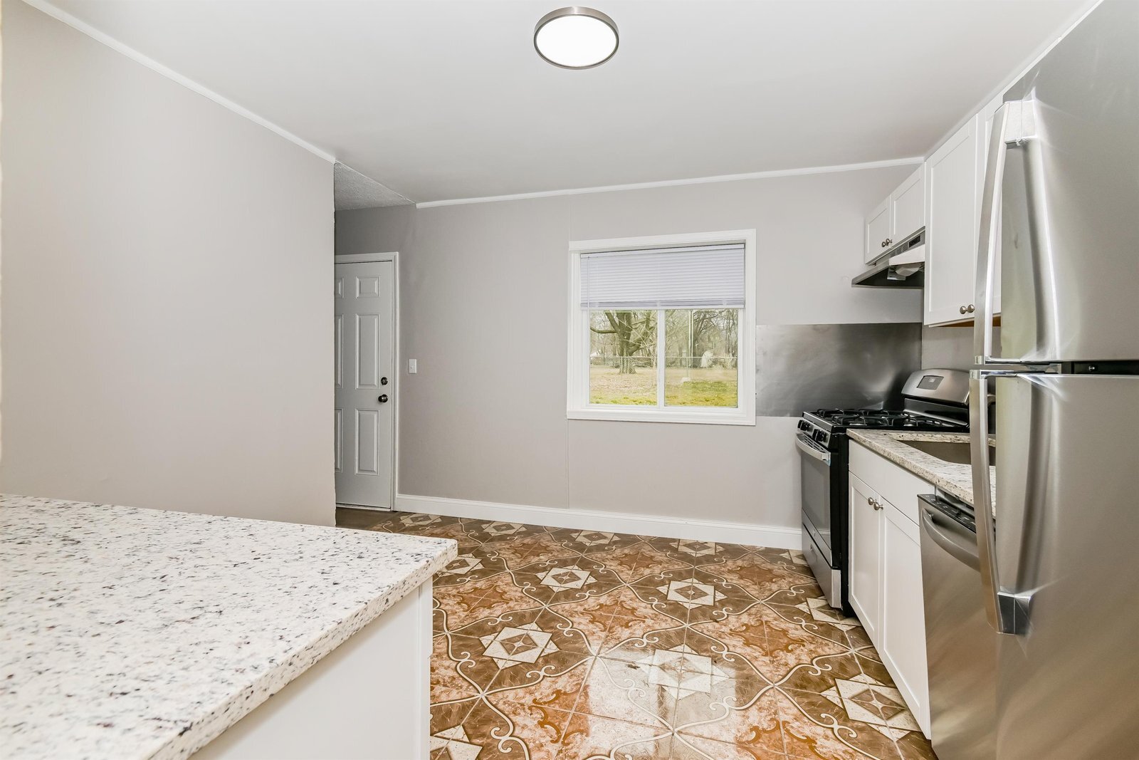 Building Photo - 1531 N Indianapolis Ave