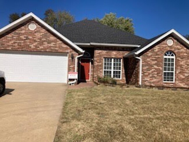 Building Photo - Beautiful Home in Quiet Subdivision