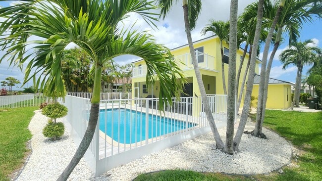 Building Photo - 1851 Corsica Dr