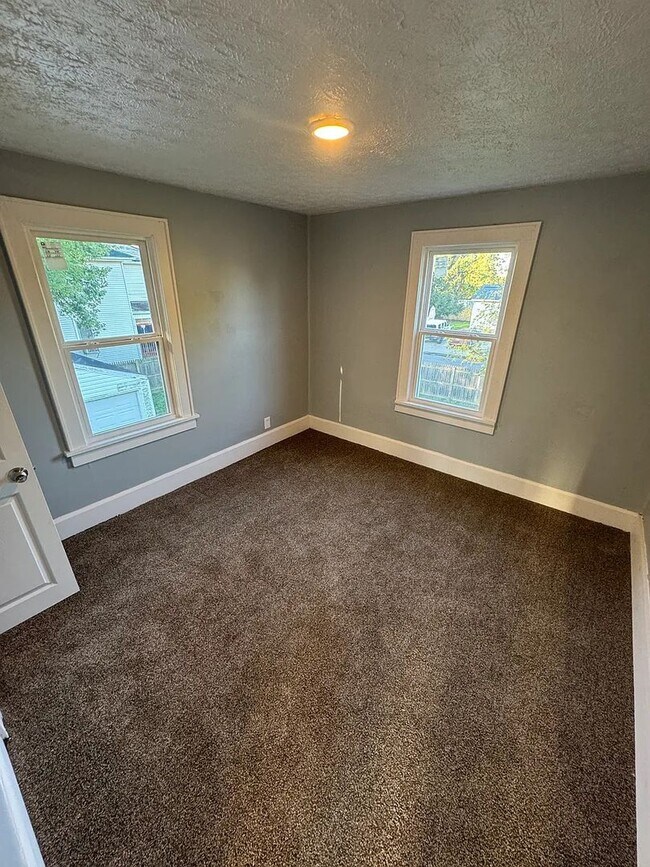 Building Photo - 3 Bed / 1.5 Bath – Front Porch, Garage & Large Backyard in Canton!