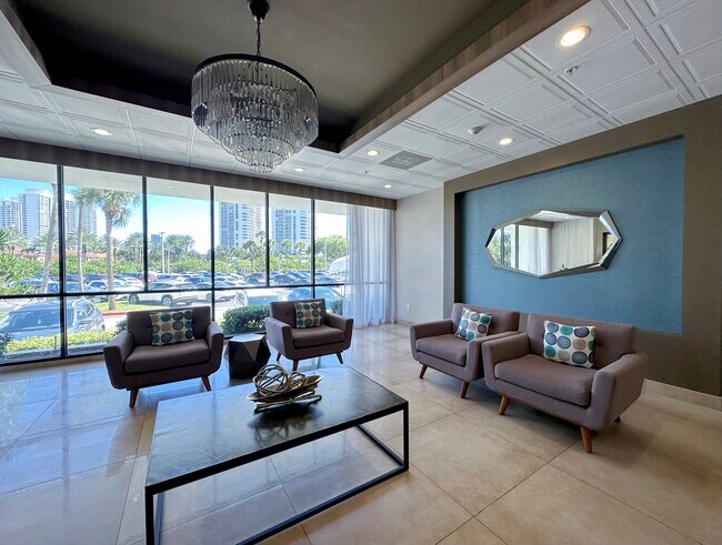 Building Photo - 3701 N Country Club Dr