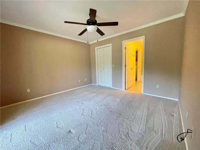 Building Photo - 12 Walter Dr