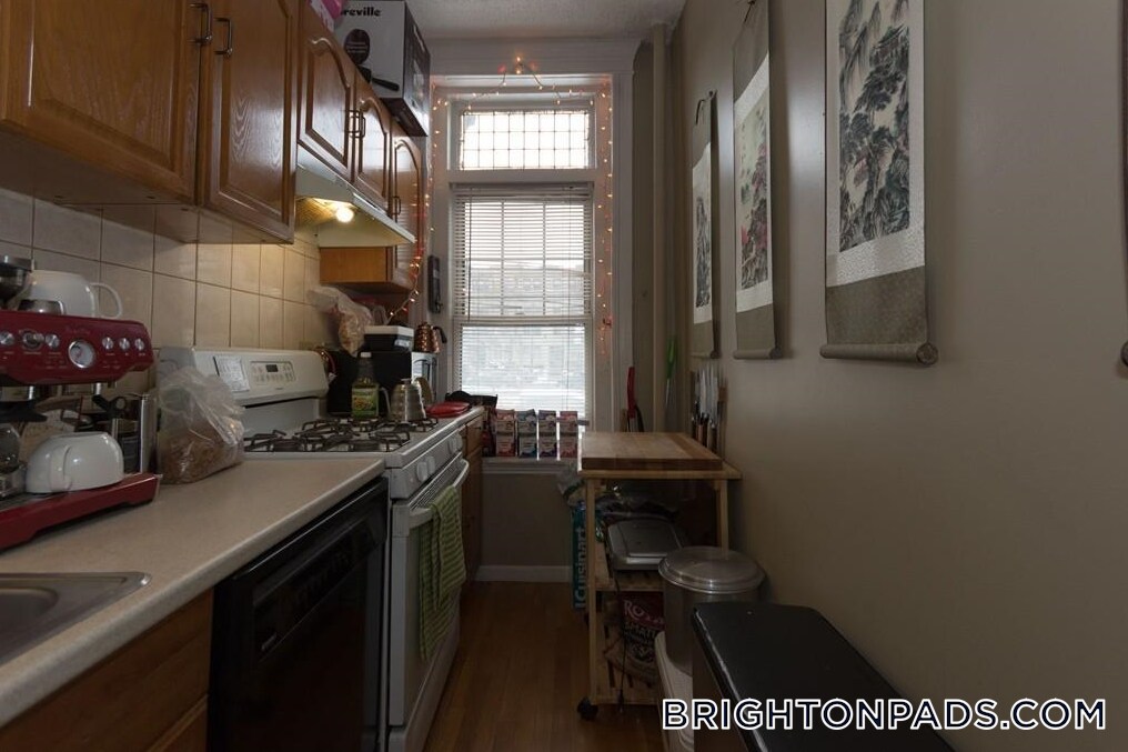 Building Photo - 1874 Commonwealth Ave