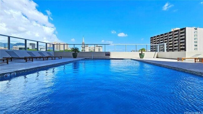 Building Photo - 2 bedroom, 2 bath, 1 parking Banyan Tree Plaza (Punahou)