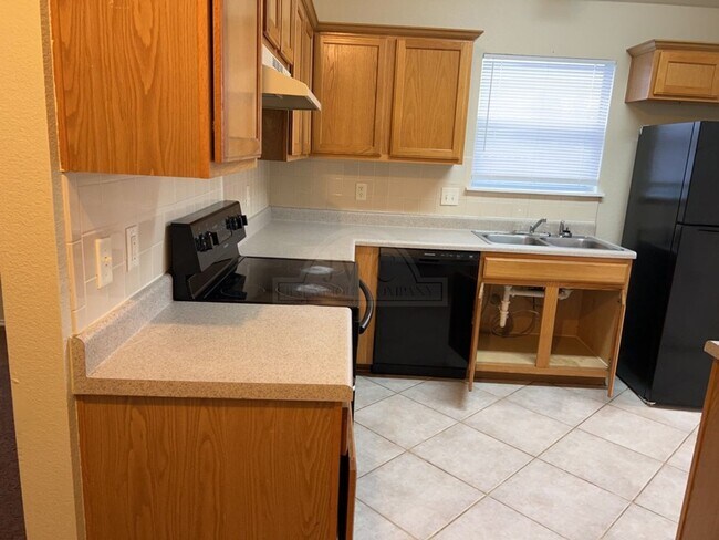 Building Photo - 1201 Fox Creek Dr