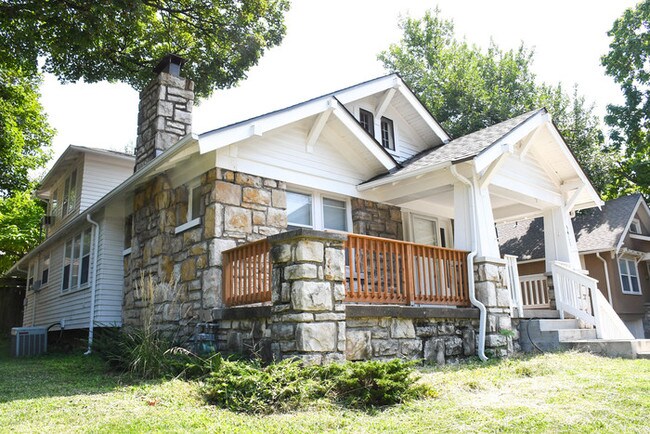 Building Photo - Stunning 3 Bed 1 Bath Home