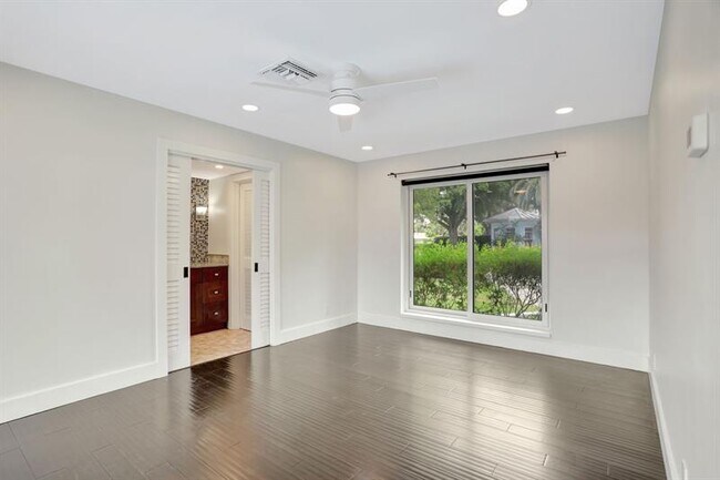 Building Photo - 2616 NE 26th Terrace