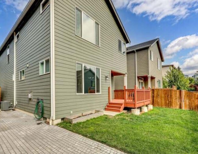 Building Photo - Home in Central Kitsap