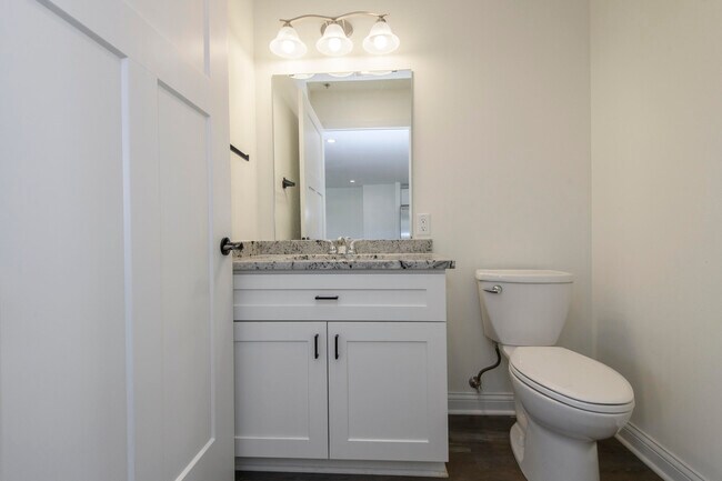 Building Photo - 208 Grand Ave