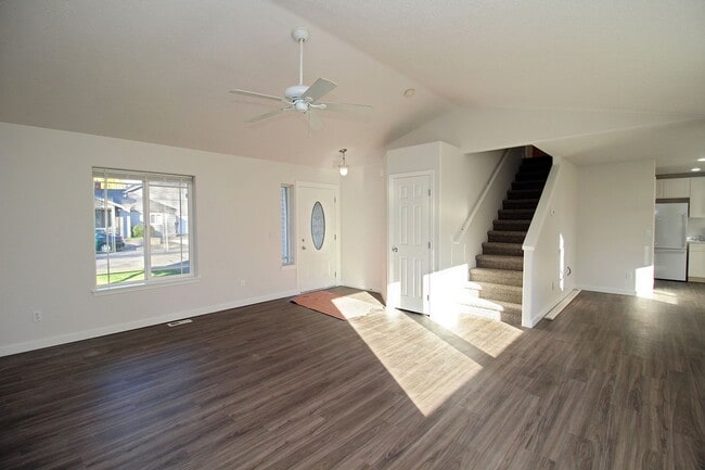 Building Photo - 1630 SE 4th St