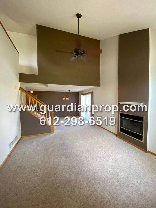 Building Photo - End Unit Townhouse Available May 1st, Vaulted Ceilings, Loft Area, Patio w/Yard Space, 2 Car Gara...