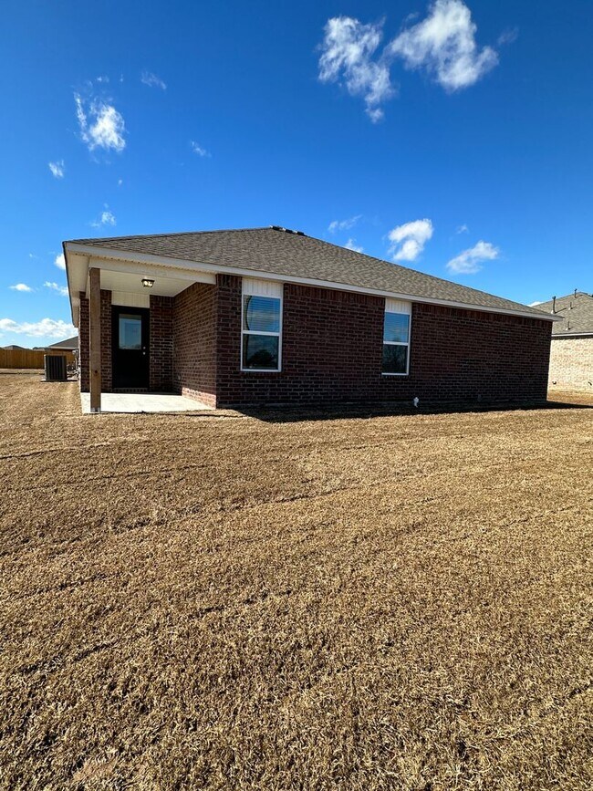Building Photo - Now Preleasing Beautiful 3-Bedroom Home in Broken Arrow