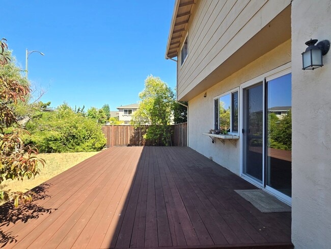 Building Photo - Spacious 2-Story Single Family Home, Renov...