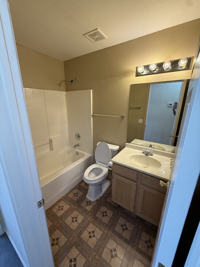 Building Photo - 991 Terrace Dr