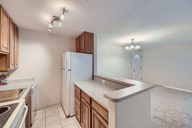 Building Photo - Top-floor, 2-bed 1-bath condo located near the highly desirable Old Town Arvada!