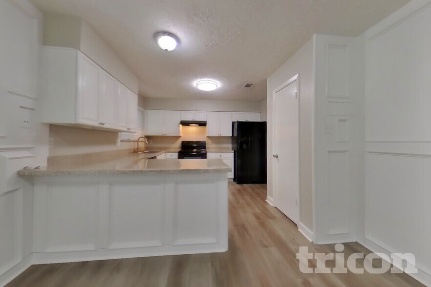 Building Photo - 7331 Millbrae Ln