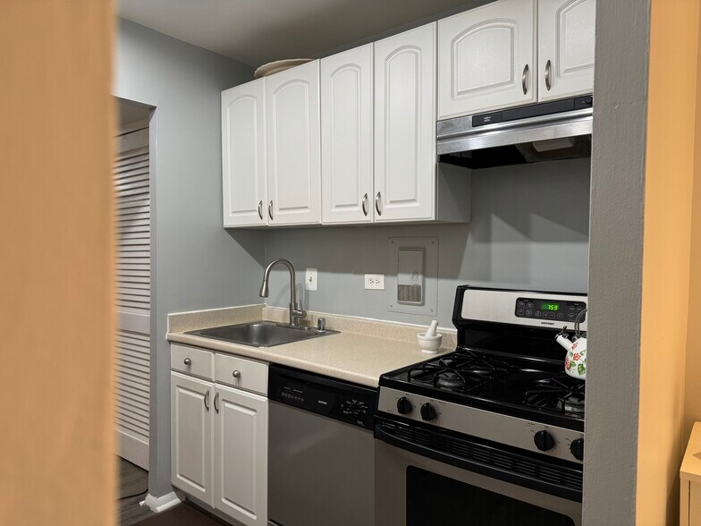 Building Photo - 5340 Holmes Run Pky