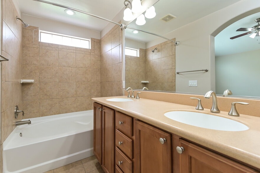 Building Photo - 8966 S Beechnut Ln